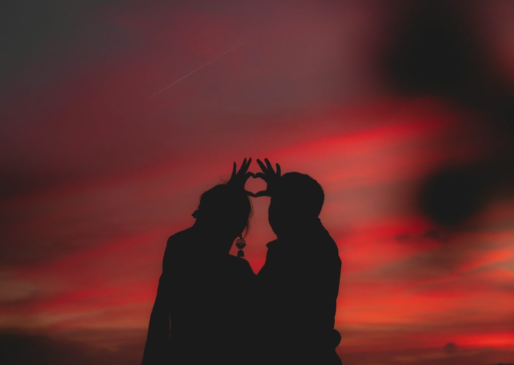couple amoureux dans une Love Room